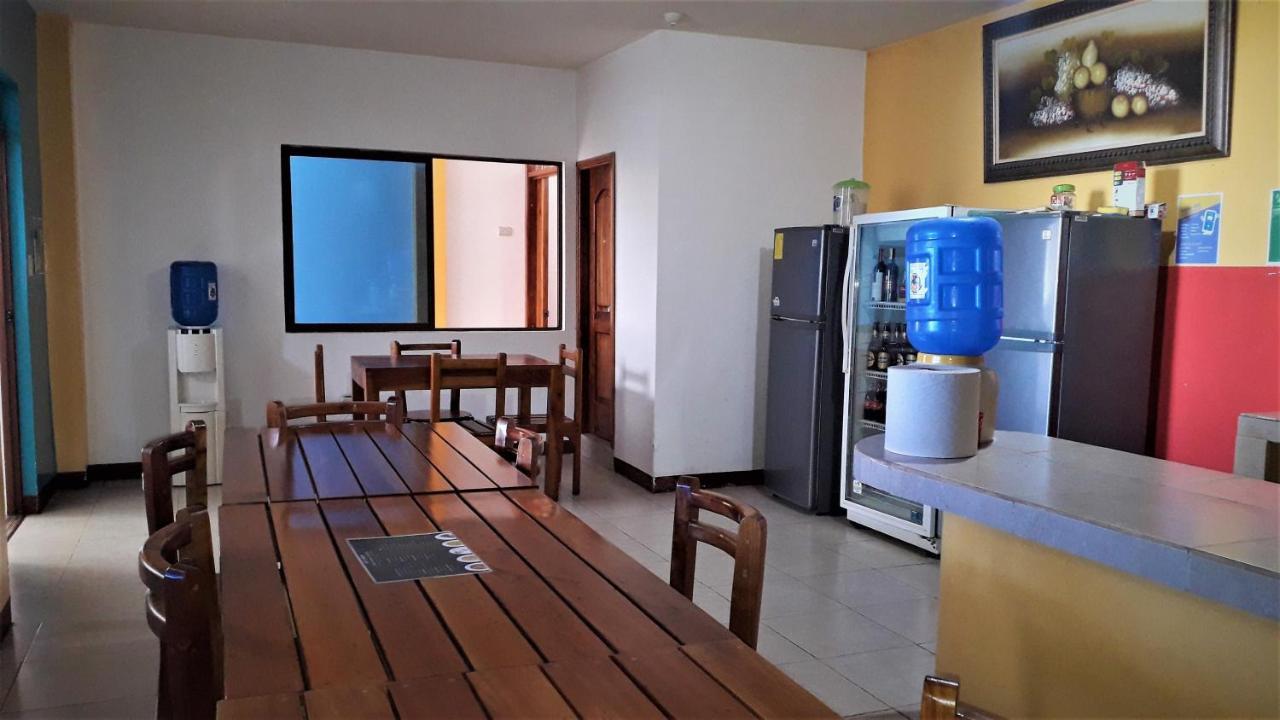 Hostal El Pinzon Puerto Ayora  Buitenkant foto