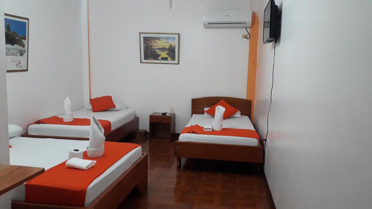 Hostal El Pinzon Puerto Ayora  Buitenkant foto