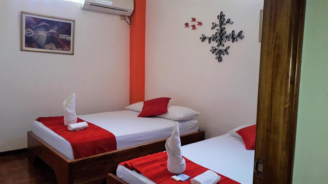 Hostal El Pinzon Puerto Ayora  Buitenkant foto