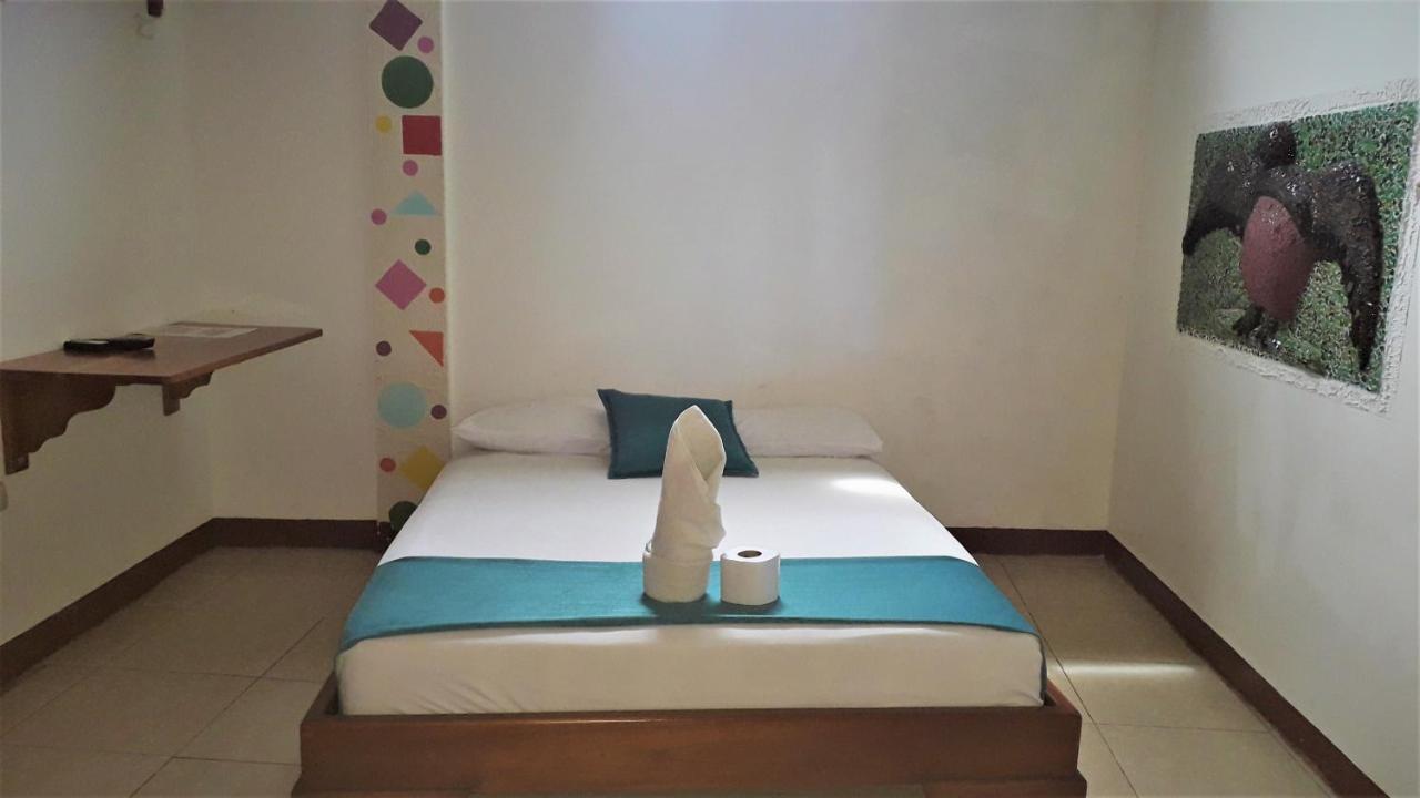 Hostal El Pinzon Puerto Ayora  Buitenkant foto