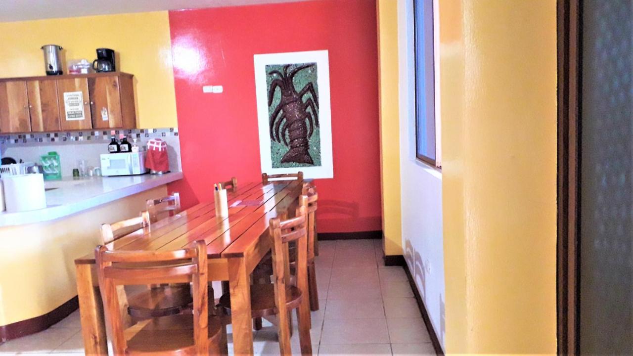 Hostal El Pinzon Puerto Ayora  Buitenkant foto