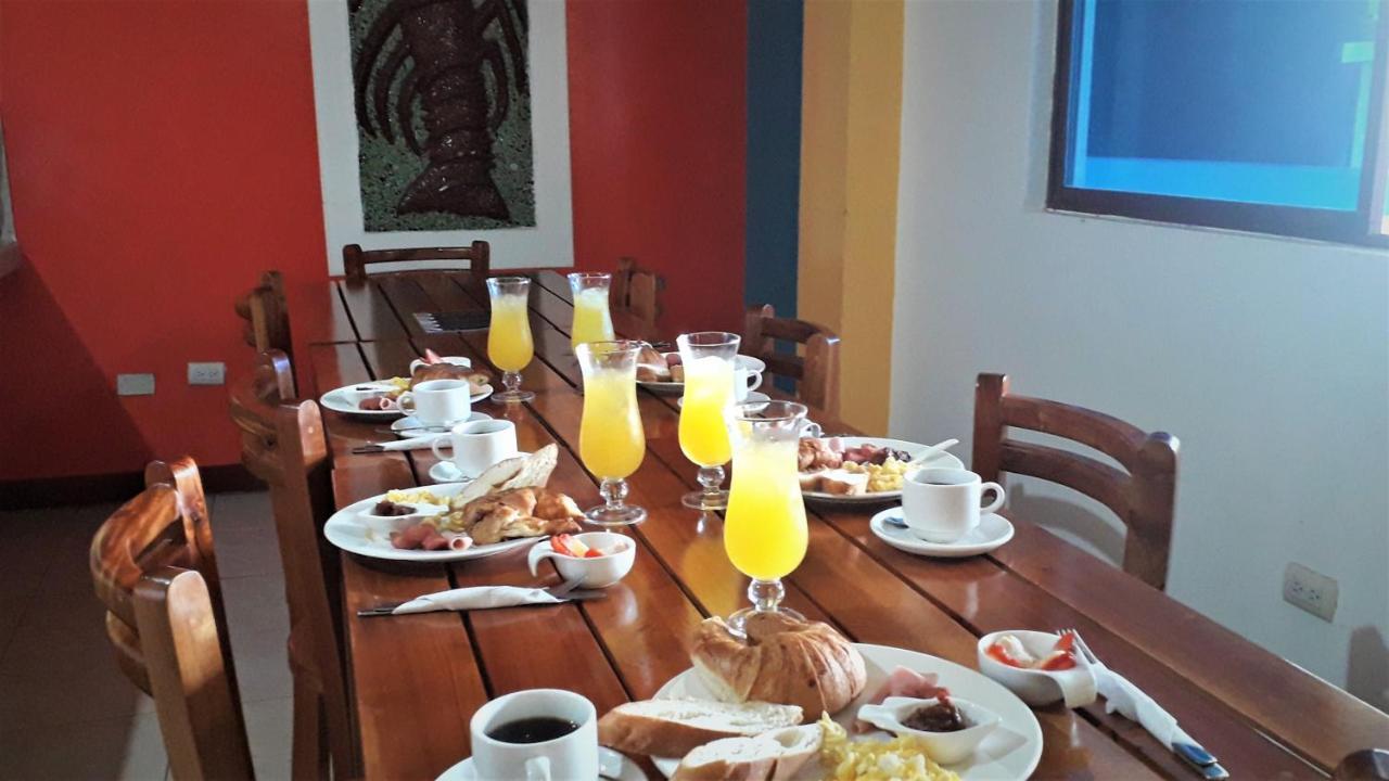 Hostal El Pinzon Puerto Ayora  Buitenkant foto