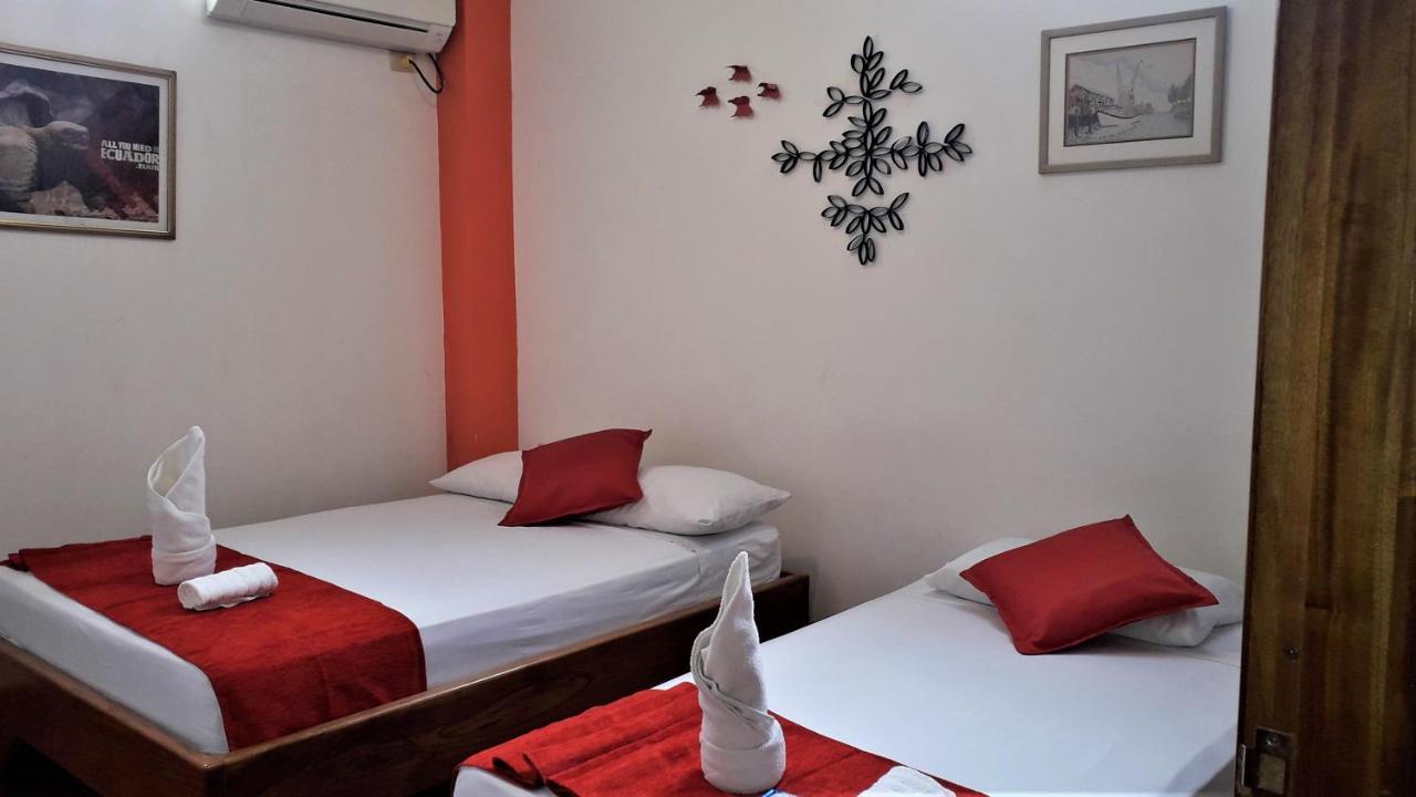 Hostal El Pinzon Puerto Ayora  Buitenkant foto
