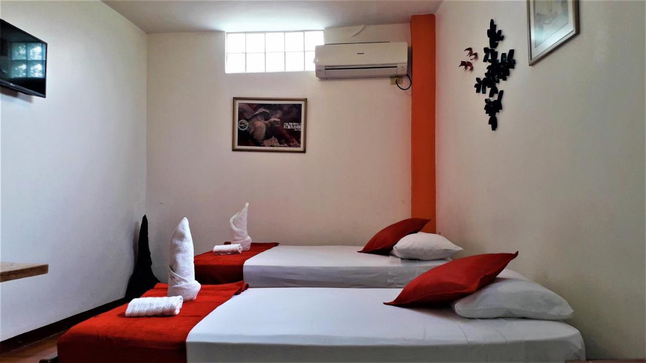 Hostal El Pinzon Puerto Ayora  Buitenkant foto