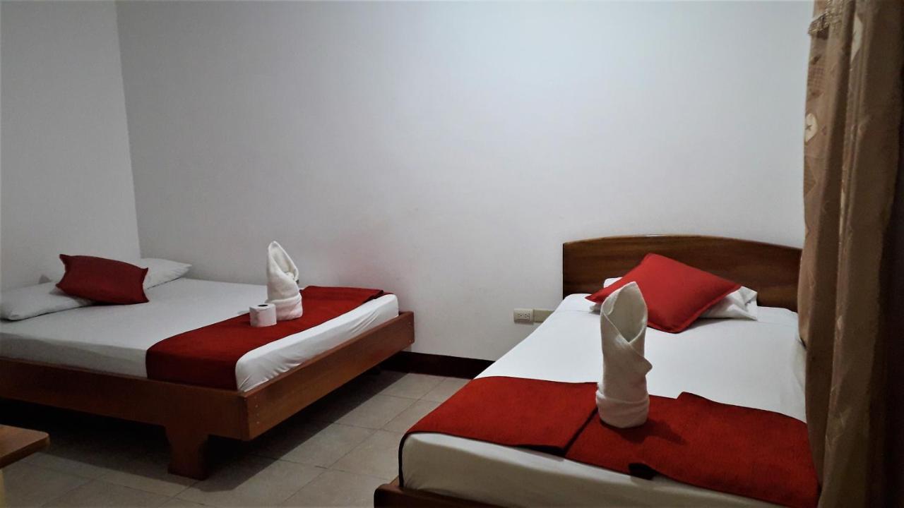 Hostal El Pinzon Puerto Ayora  Buitenkant foto