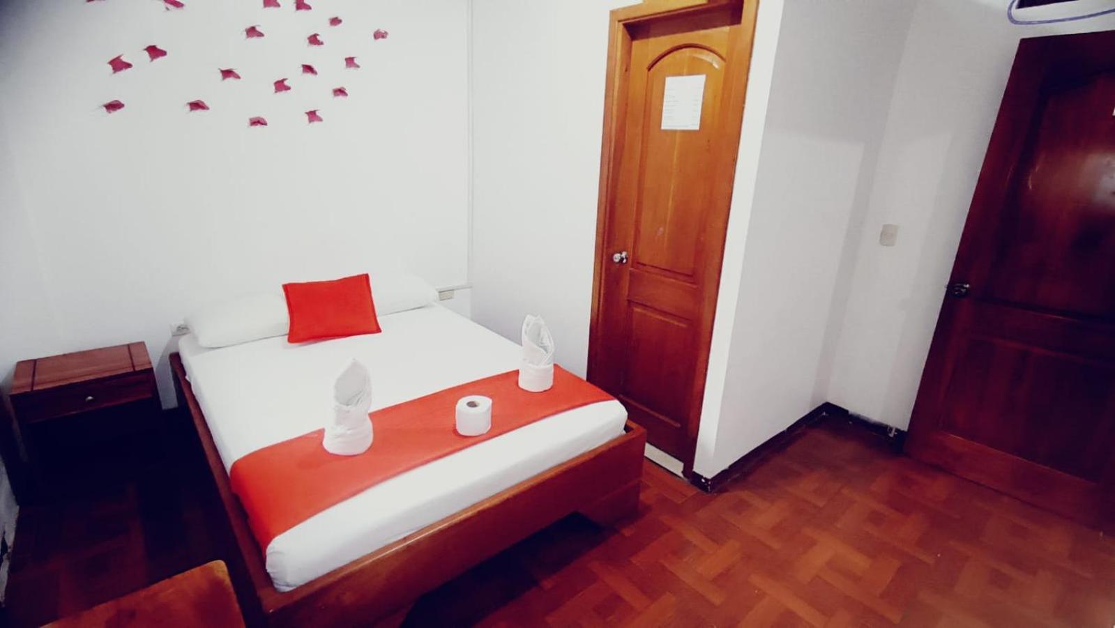 Hostal El Pinzon Puerto Ayora  Buitenkant foto