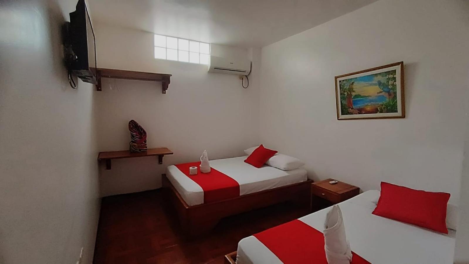 Hostal El Pinzon Puerto Ayora  Buitenkant foto