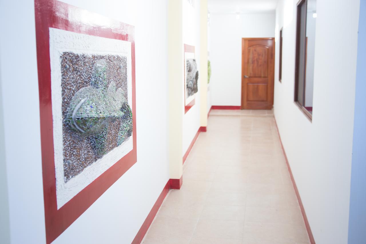 Hostal El Pinzon Puerto Ayora  Buitenkant foto