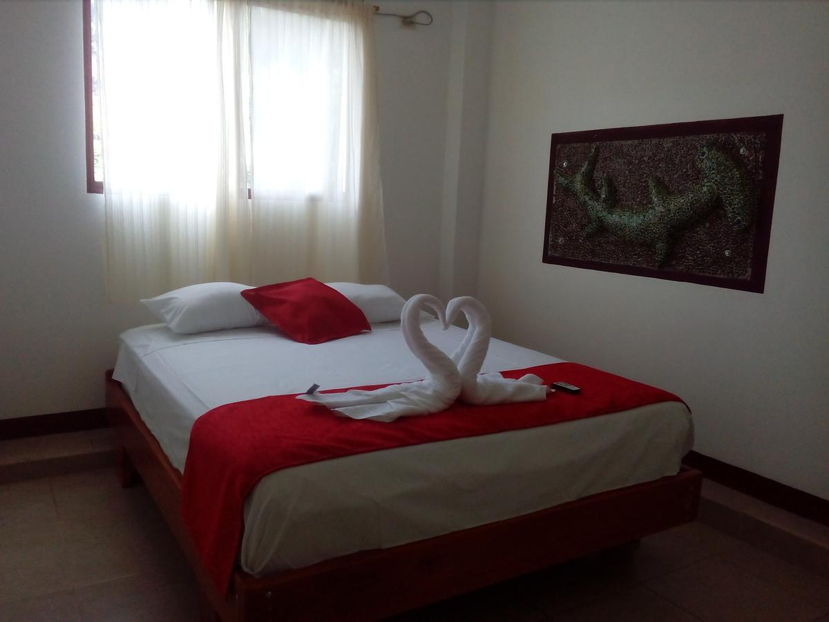 Hostal El Pinzon Puerto Ayora  Buitenkant foto
