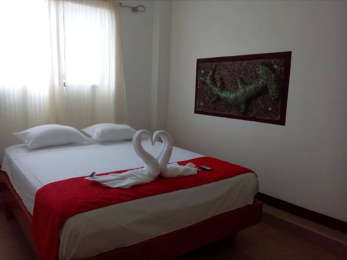 Hostal El Pinzon Puerto Ayora  Buitenkant foto
