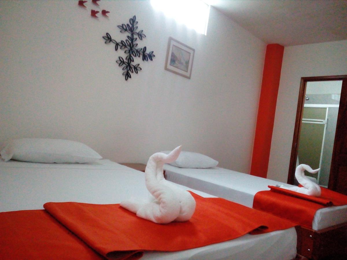 Hostal El Pinzon Puerto Ayora  Buitenkant foto