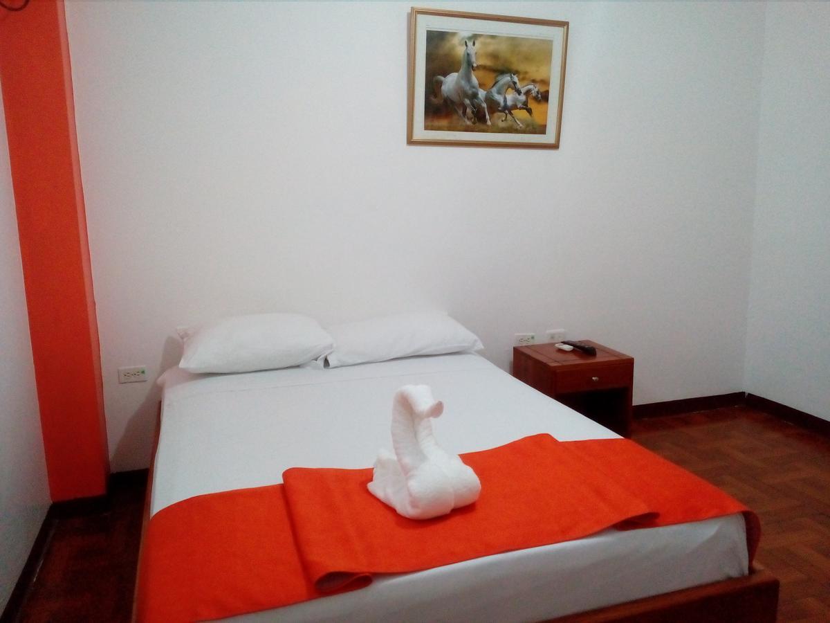 Hostal El Pinzon Puerto Ayora  Buitenkant foto