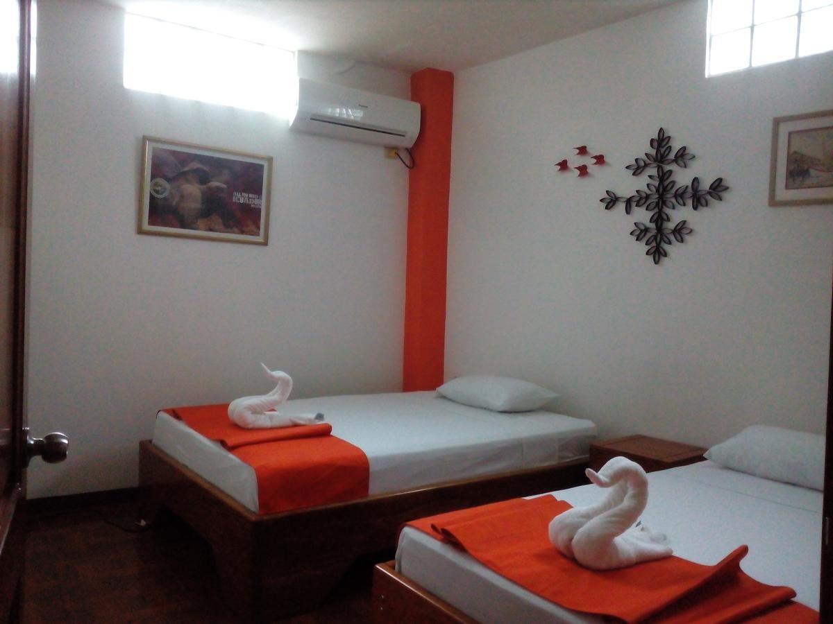 Hostal El Pinzon Puerto Ayora  Buitenkant foto
