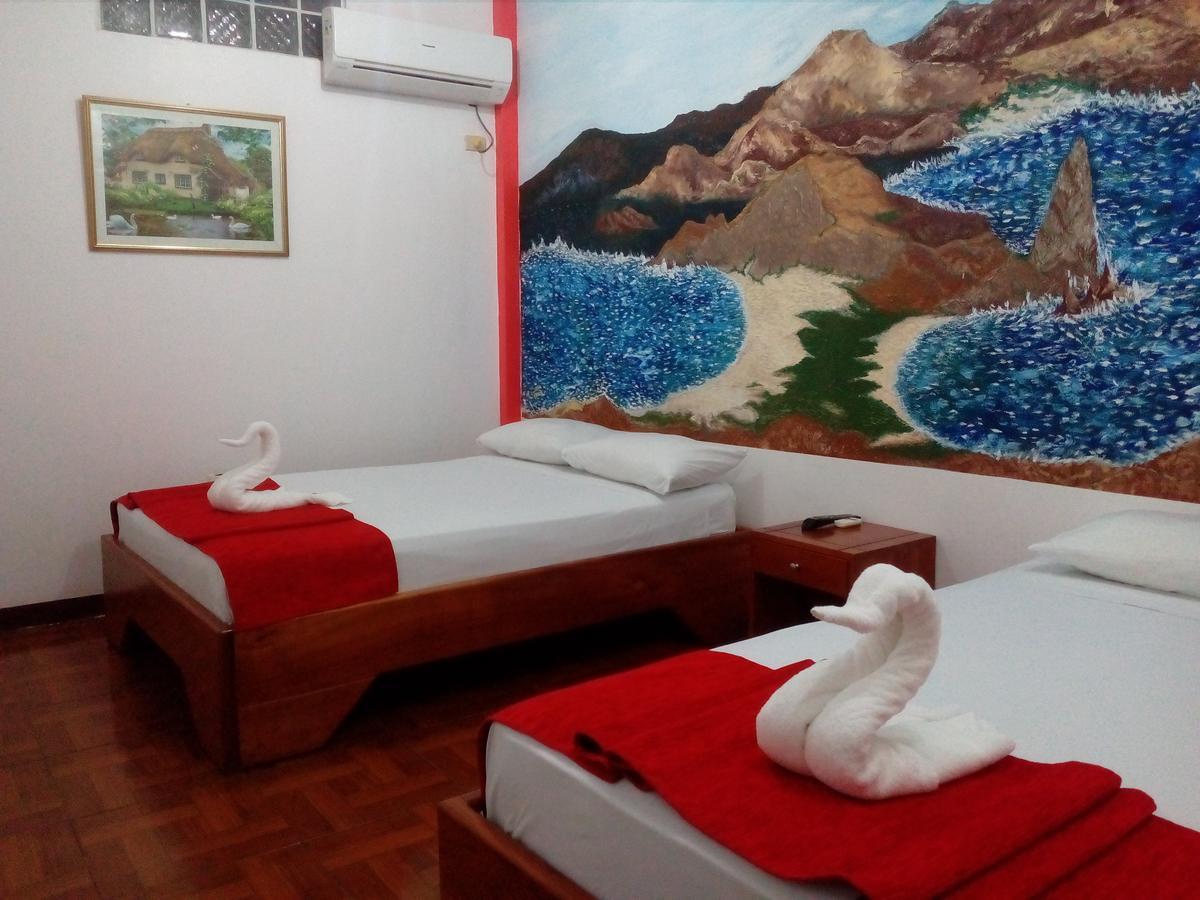 Hostal El Pinzon Puerto Ayora  Buitenkant foto