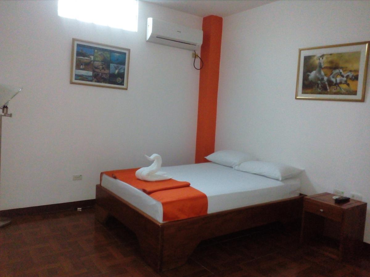 Hostal El Pinzon Puerto Ayora  Buitenkant foto