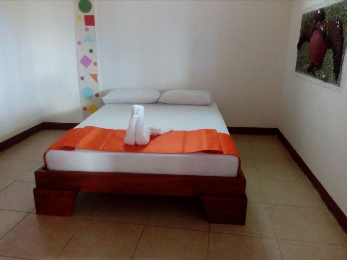 Hostal El Pinzon Puerto Ayora  Buitenkant foto