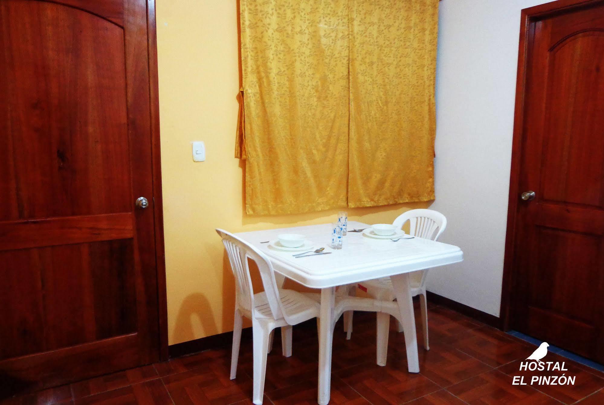 Hostal El Pinzon Puerto Ayora  Buitenkant foto