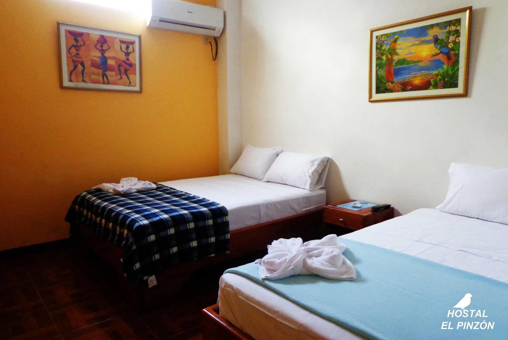 Hostal El Pinzon Puerto Ayora  Buitenkant foto