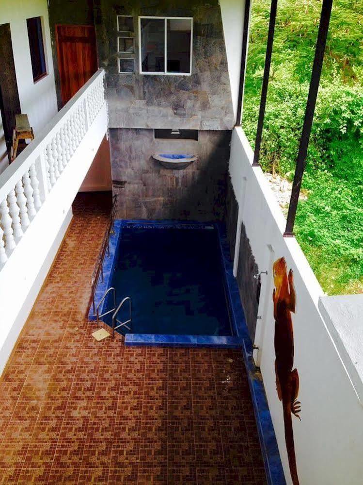 Hostal El Pinzon Puerto Ayora  Buitenkant foto